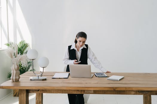 Master Remote Team Management: Essential Guide for Small Businesses